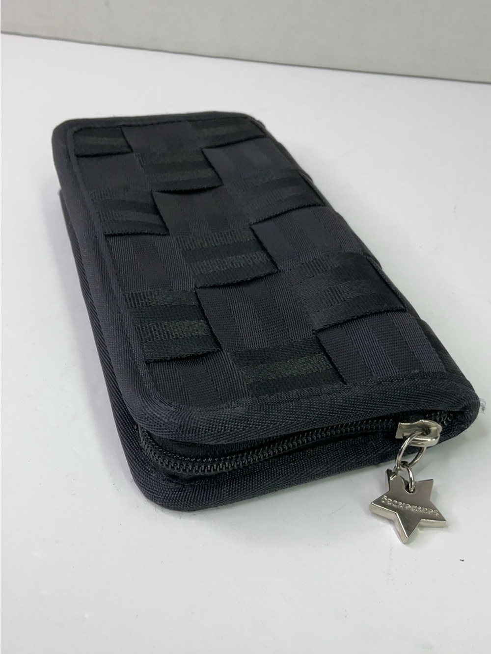 Harveys Seatbelt Bag wallet features black woven webbing and a gray. - Picture 6 of 11